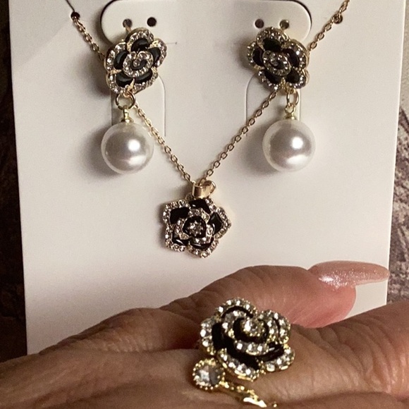 NEW CAMELIA SET Necklace, Earrings & RING OS size - Picture 9 of 9